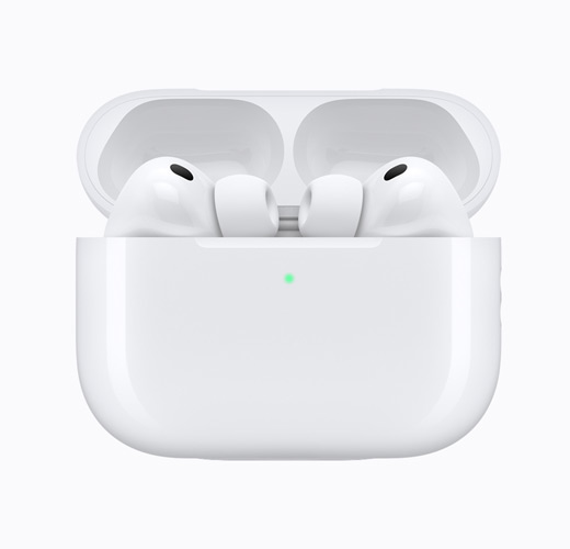 AirPods Pro 3 in einem geöffneten weißen Ladecase