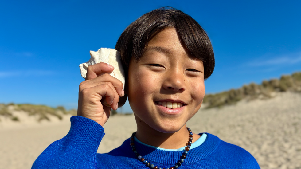 Bilde uzņemta ar 48 MP Fusion kameru, kuras fokusā ir cilvēka seja, izmantojot nākamās paaudzes portreta funkciju