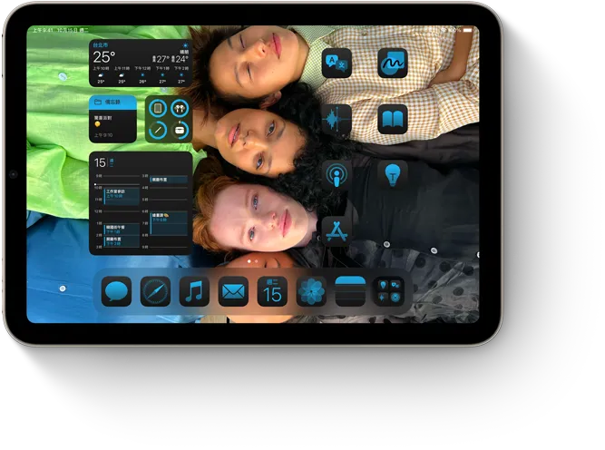 iPad mini 展示主畫面上，多款 app 和小工具與自訂桌布協調搭配。