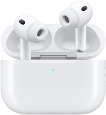 AirPods Pro 3 un MagSafe uzlādes kārbiņa (USB‑C), noapaļota kārbiņas ārpuse, LED uzlādes līmeņa indikators, kārbiņas vāciņš atvērts, balta krāsa, bezvadu austiņas ar silikona uzgalīšiem, uz austiņu kājiņām uzrakstīti burti L un R, animācija