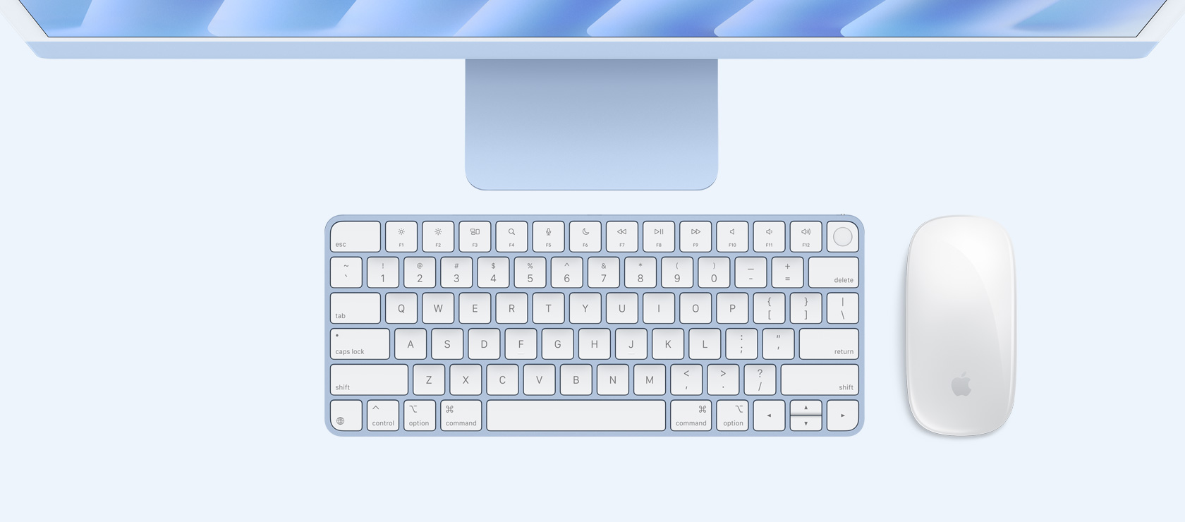 Skats no augšas uz zilu iMac ar pieskaņotas krāsas peli un tastatūru
