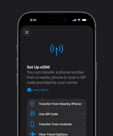 iPhone 17 Pro, priekšpuses skats, izmantojot mobilo sakaru iestatīšanas funkciju ērtai tālruņa numura pārcelšanai ar eSIM