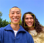 Center Stage fotografēšanas funkcija darbībā, atpazīstot cilvēku sejas