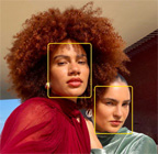 Center Stage foto funkcija darbībā, atpazīstot cilvēku sejas