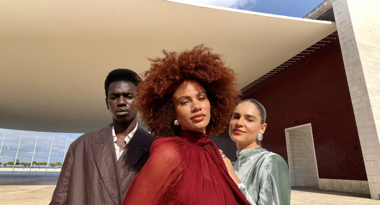 iPhone Air Camera aplikācija, Center Stage funkcija bildēm ar trīs cilvēku selfiju