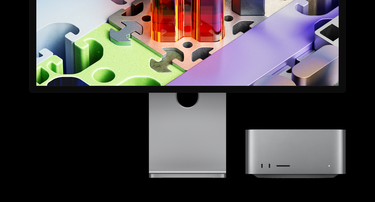 Mac Studio 搭配 Studio Display XDR，裝置收納在螢幕下方：Studio Display XDR 背景圖片顯示如拼圖般的 3D 圖案